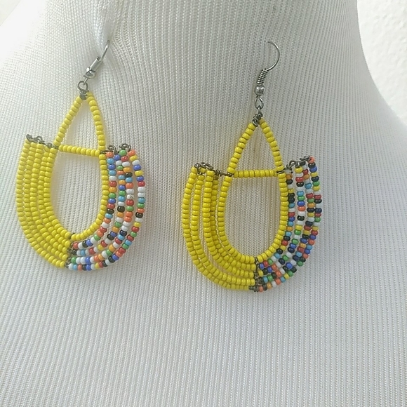 Yellow handmade beaded Earrings - Picture 3 of 3